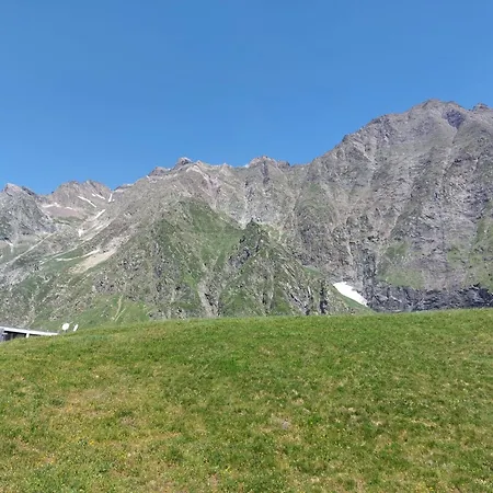 4 Personnes Au Pied Des Pistes